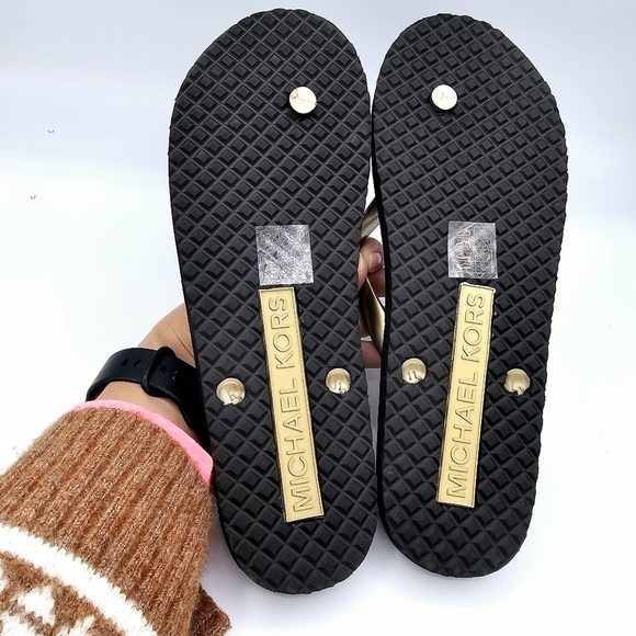Michael Kors Jet Set Signature Flip Flops Gold Logo NWOT Women's size 11 - Picture 11 of 11